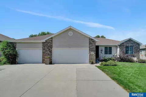 10221 N 152nd St, Waverly, NE 68462