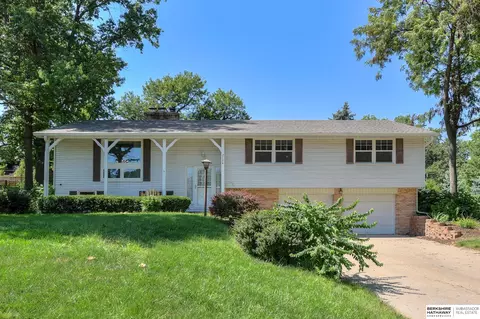 2124 S 110th St, Omaha, NE 68144