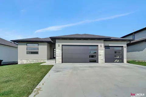 6363 Verano Dr, Lincoln, NE 68523