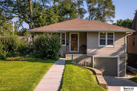 6130 Pratt St, Omaha, NE 68104