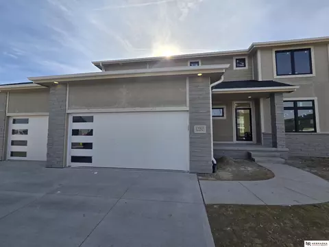 17007 Sarah St, Bennington, NE 68007
