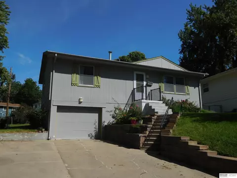 7710 Lillian Ave, La Vista, NE 68128