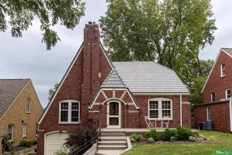 1517 N 51 St, Omaha, NE 68104