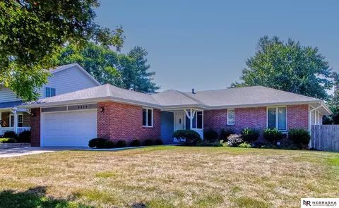 8029 Meredeth St, Lincoln, NE 68506
