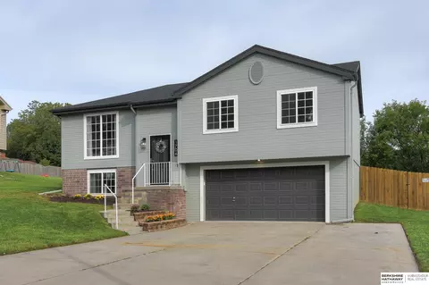 1706 Yorktown St, Bellevue, NE 68123