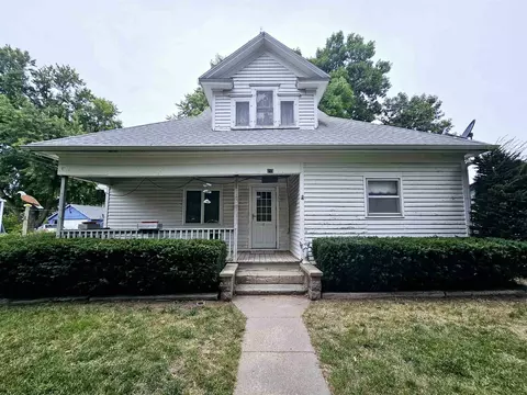 215 N Brown Ave, Clay Center, NE 68933