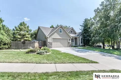9307 S 28th Ave, Bellevue, NE 68147