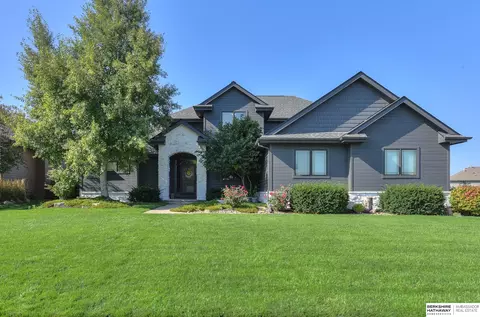 17049 Sherwood Ave, Omaha, NE 68116