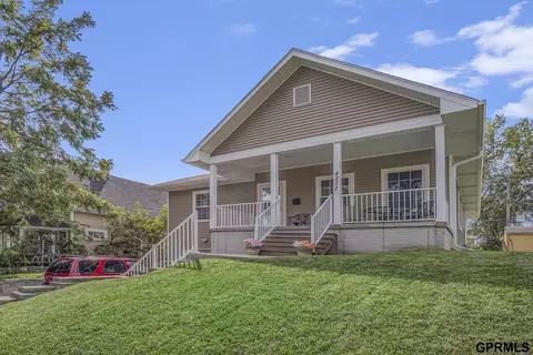 4211 Erskine St, Omaha, NE 68111