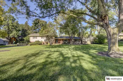 318 S 95th St, Omaha, NE 68114