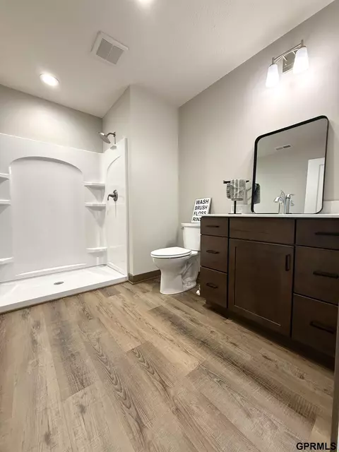 Bath - 117 E Cheyenne St, Exeter, NE 68351 photo 2 of 3