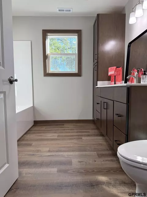 Bath - 117 E Cheyenne St, Exeter, NE 68351 photo 3 of 3