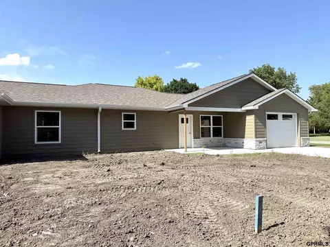 121 E Cheyenne St, Exeter, NE 68351