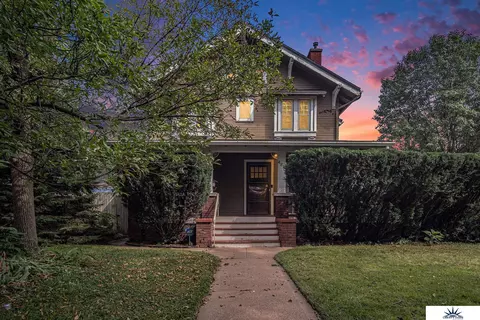 4810 California St, Omaha, NE 68132