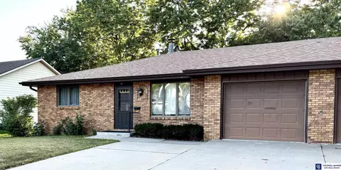935 Cherry Ln, Seward, NE 68434