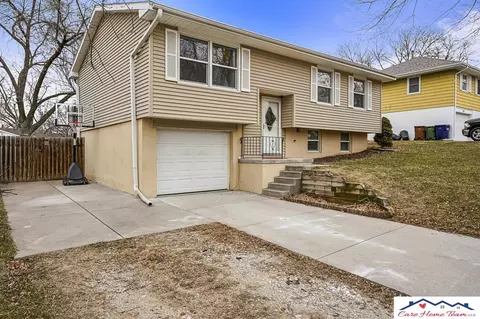 2814 Angie Dr, Bellevue, NE 68005