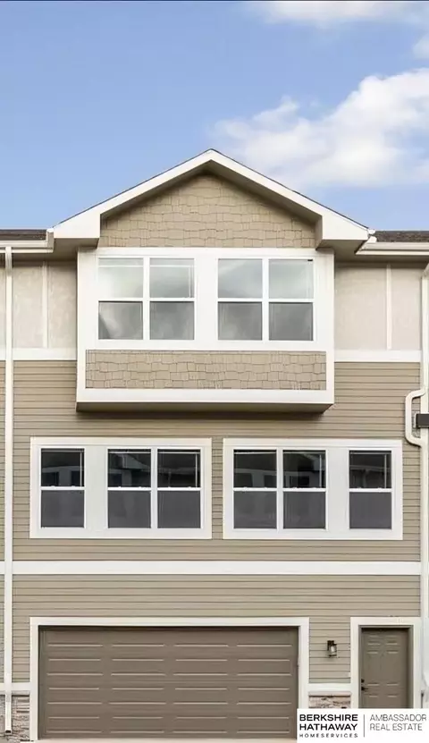 20875 T Ct, Elkhorn, NE 68022