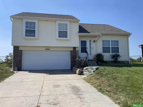 14414 Canyon Dr, Bellevue, NE 68123