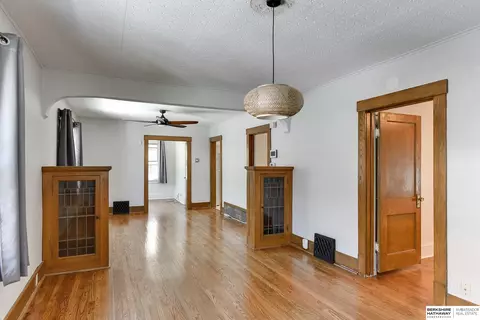 4853 Burt St, Omaha, NE 68132