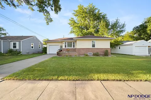 840 E 16th St, Fremont, NE 68025