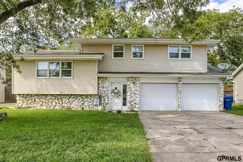 2518 Childs Rd W, Bellevue, NE 68147