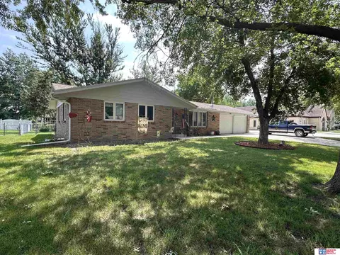 1050 N 6th St, Seward, NE 68434
