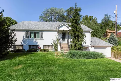 304 N 46th St, Omaha, NE 68132
