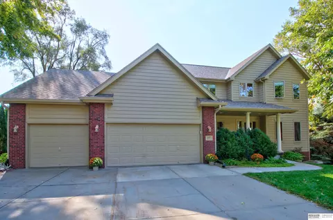 1107 Culpepper Ave, Bellevue, NE 68005