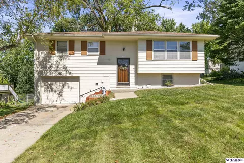 7628 Newport Ave, Omaha, NE 68122
