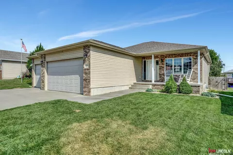 8744 Colby St, Lincoln, NE 68505