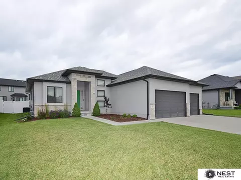 8911 S 32nd St, Lincoln, NE 68516