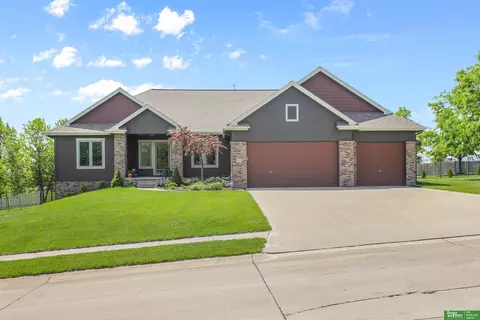 19911 Elkhorn Ridge Dr, Elkhorn, NE 68022