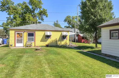 515 S East St, Valley, NE 68064