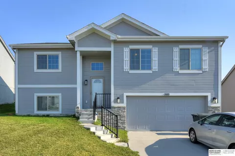 8401 Craig Ave, Omaha, NE 68122