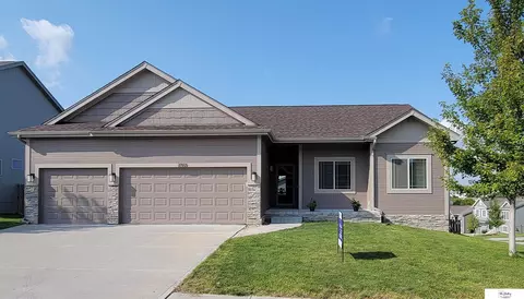 1702 Mesa St, Bellevue, NE 68123