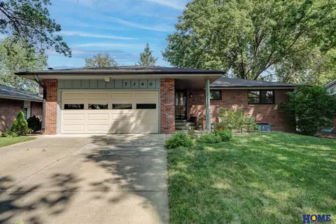 7340 Englewood Dr, Lincoln, NE 68510