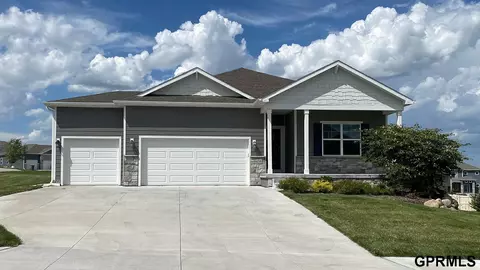 6436 Centennial Rd, Omaha, NE 68157