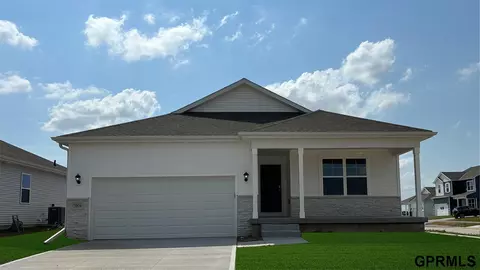 7014 N 135th Cir, Omaha, NE 68142