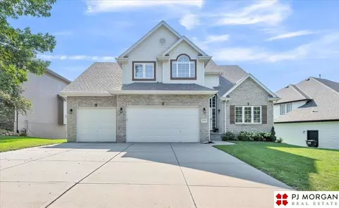 10255 Cimarron Woods Dr, La Vista, NE 68128
