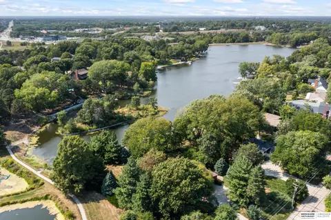 6911 Eastshore Dr, Lincoln, NE 68516