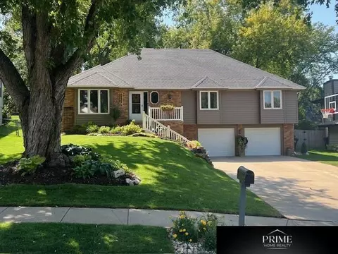 15929 Douglas Cir, Omaha, NE 68118