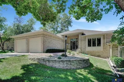 9125 Pioneer Ct, Lincoln, NE 68520