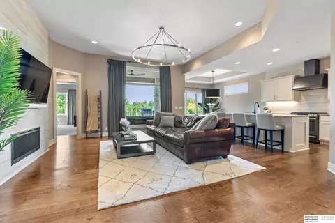 1411 S 200th Avenue Cir, Omaha, NE 68130