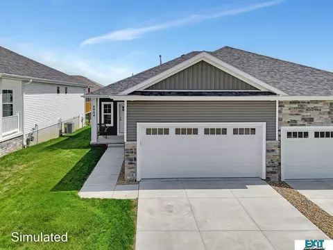8505 Regent Ct, Lincoln, NE 68507