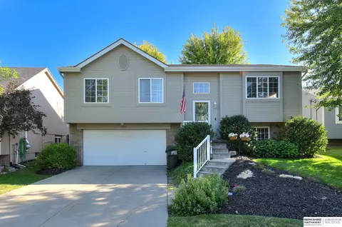 17255 Ruggles St, Omaha, NE 68116