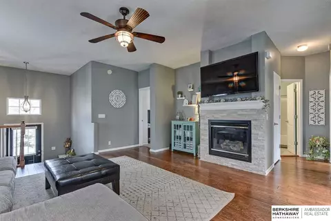 15315 Camden Ave, Omaha, NE 68116