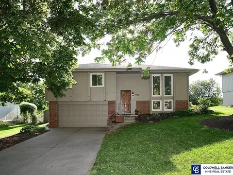 5729 N 127th St, Omaha, NE 68164