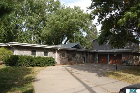1315 N Delaware Ave N, York, NE 68467
