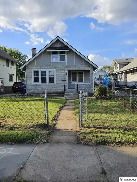2415 Crown Point Ave, Omaha, NE 68111