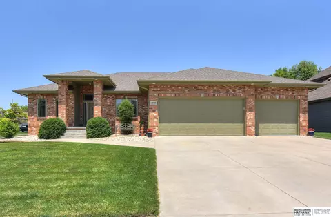 20140 Douglas St, Omaha, NE 68022
